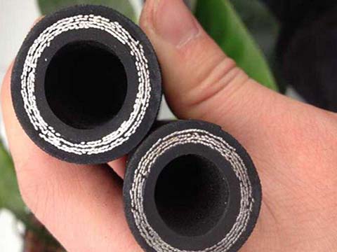 引領(lǐng)產(chǎn)業(yè)標(biāo)準(zhǔn)，揭秘如何選擇高質(zhì)量的石油化學(xué)軟管